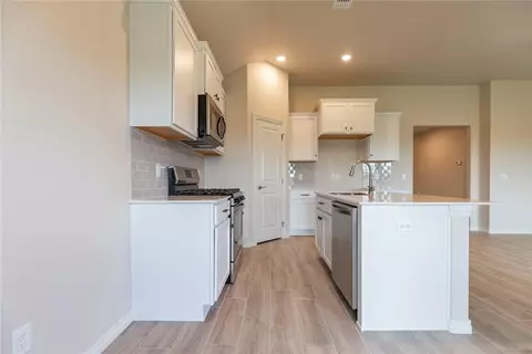 2913 Hazel Holw, Moore, OK 73160 photo 10