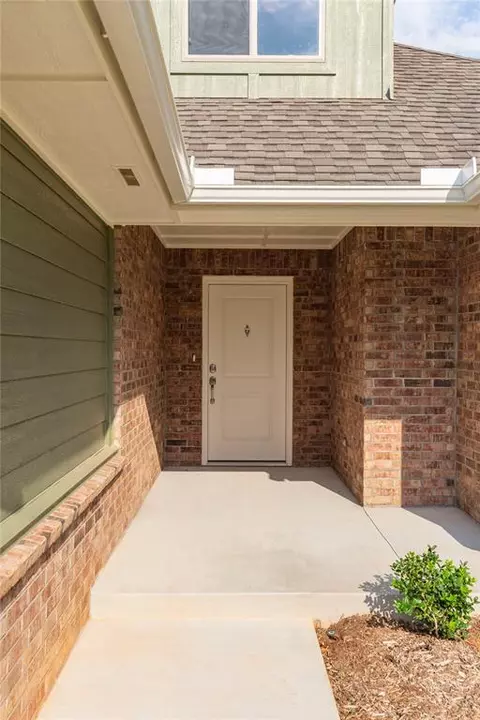 2913 Hazel Holw, Moore, OK 73160 photo 3