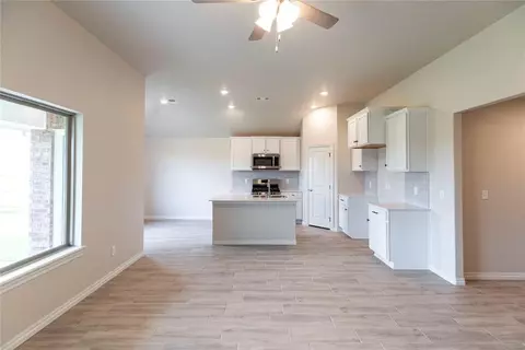 2913 Hazel Holw, Moore, OK 73160 photo 14