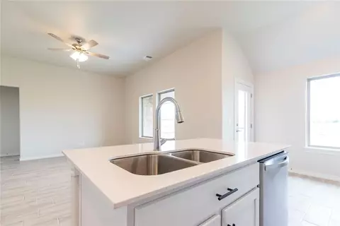 2913 Hazel Holw, Moore, OK 73160 photo 6