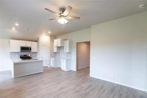 2913 Hazel Holw, Moore, OK 73160 photo 17