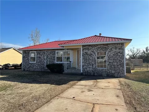 1020 E Pecan St, Altus, OK 73521 photo 1