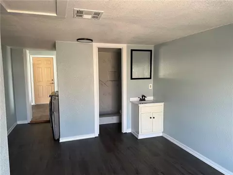 1020 E Pecan St, Altus, OK 73521 photo 9
