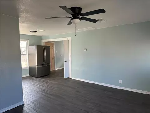 1020 E Pecan St, Altus, OK 73521 photo 4