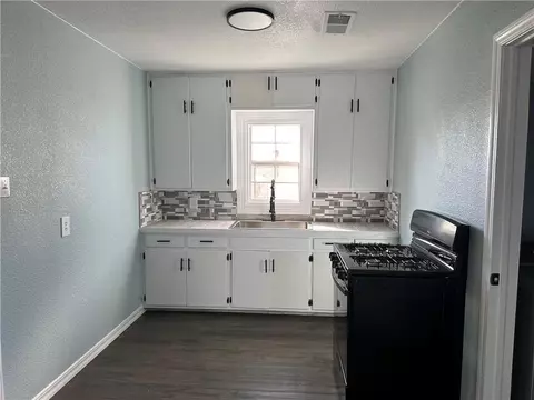 1020 E Pecan St, Altus, OK 73521 photo 5