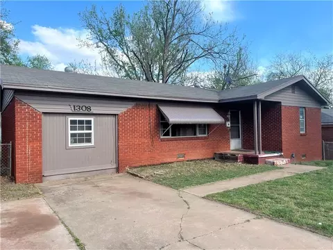 1308 N Oak St, Guthrie, OK 73044