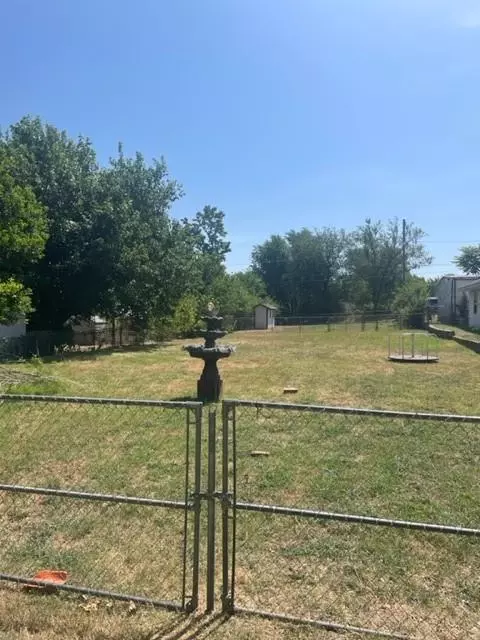 1421 S 6th St, Chickasha, OK 73018