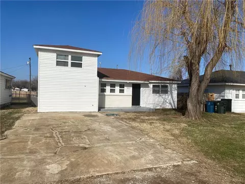 5717 SE 8th St, Midwest City, OK 73110