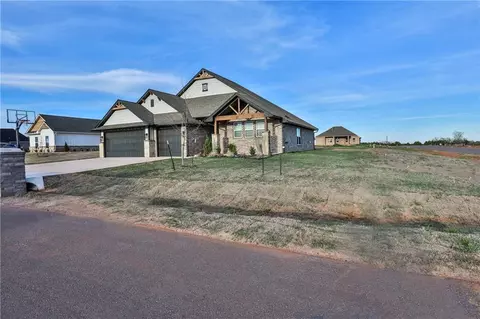 2800 Hickory Hills Ct, Newcastle, OK 73065