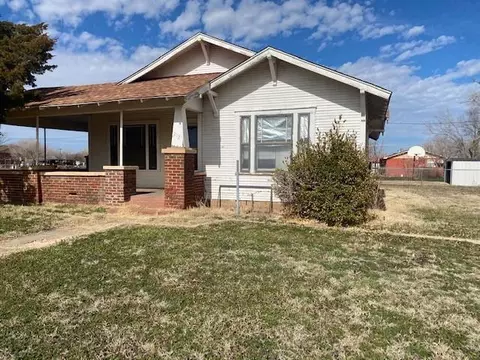 212 W 4th St, Olustee, OK 73560 photo 2