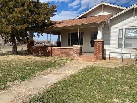 212 W 4th St, Olustee, OK 73560 photo 4
