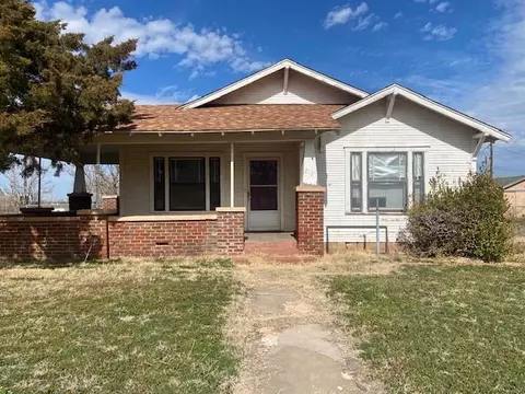 212 W 4th St, Olustee, OK 73560