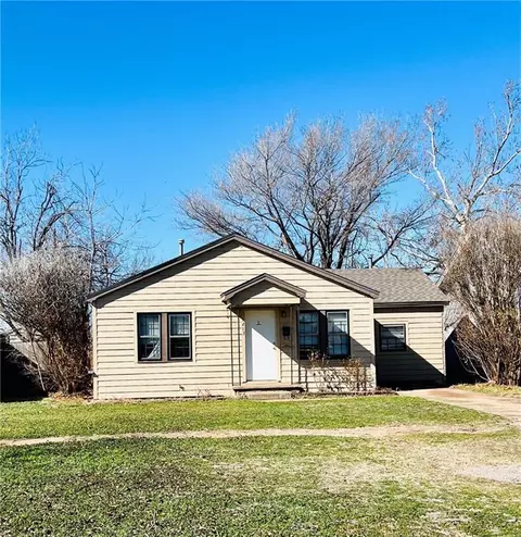 1213 N Crain St, Altus, OK 73521