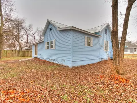 204 SE 3rd St, Perkins, OK 74059 photo 3