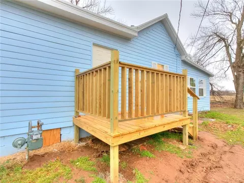 204 SE 3rd St, Perkins, OK 74059 photo 5
