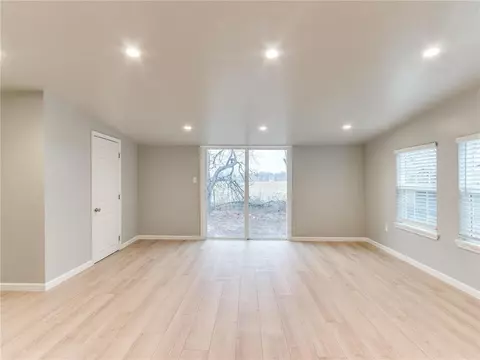 204 SE 3rd St, Perkins, OK 74059 photo 8