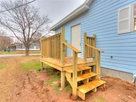 204 SE 3rd St, Perkins, OK 74059 photo 4