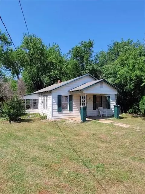 402 W Almar Dr, Chickasha, OK 73018
