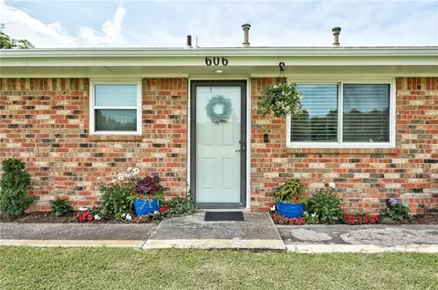 606 E Main St, Tuttle, OK 73089 photo 2