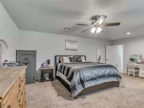 606 E Main St, Tuttle, OK 73089 photo 17