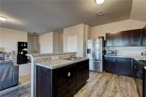 518 Crystal Ln, Tuttle, OK 73089 photo 4