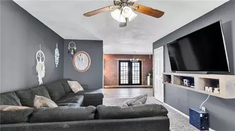 107 W Barger St, Wayne, OK 73095 photo 2