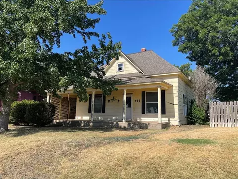 411 S Pennsylvania Ave, Mangum, OK 73554
