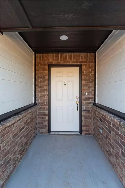 1616 NE 33rd St, Moore, OK 73160 photo 4