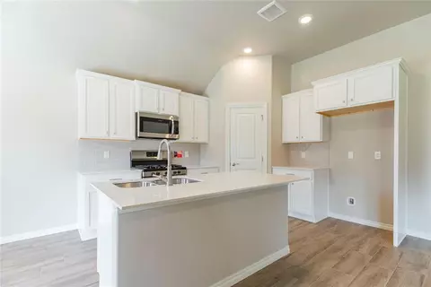 1616 NE 33rd St, Moore, OK 73160 photo 5