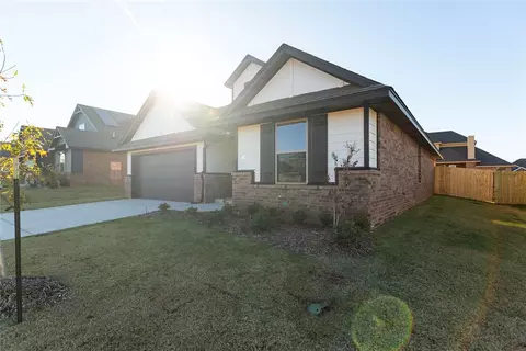 1616 NE 33rd St, Moore, OK 73160