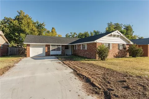 5531 NW 37th St, Warr Acres, OK 73122