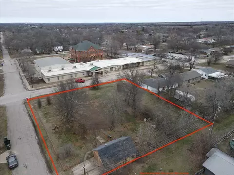 302 E Locust St, Tecumseh, OK 74873