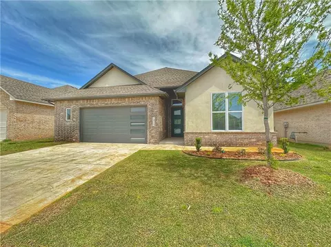 6113 NW 158th St, Edmond, OK 73013