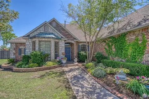 4104 Hidden Lake Cir, Moore, OK 73160