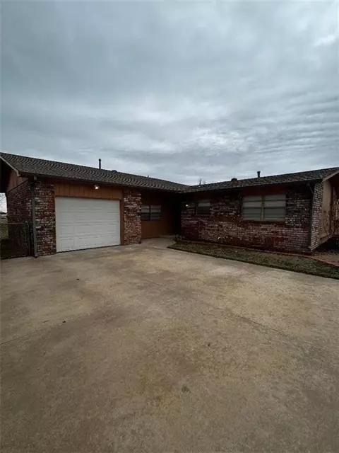 10 NE 3rd St, Tuttle, OK 73089 photo 2