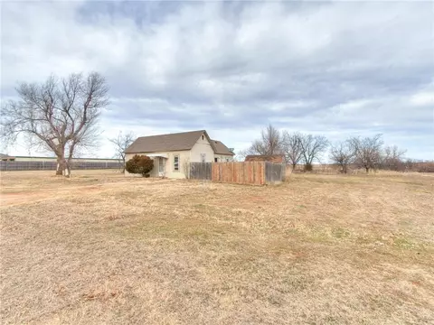 219 NE Monroe Ave, Piedmont, OK 73078