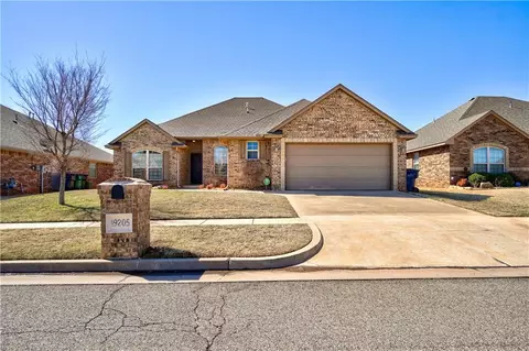 19205 Garden Creek Ln, Edmond, OK 73012