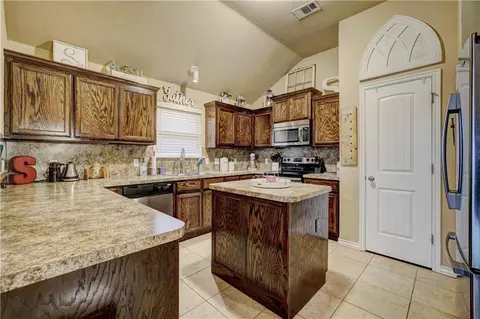 4235 Macys Pl, Moore, OK 73160 photo 5