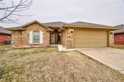 4235 Macys Pl, Moore, OK 73160 photo 2
