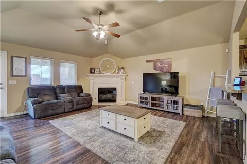 4235 Macys Pl, Moore, OK 73160 photo 1
