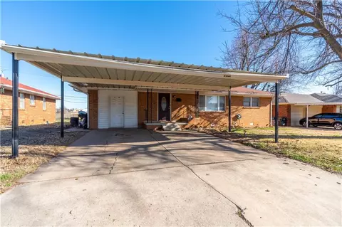 2008 Maple Dr, Midwest City, OK 73110