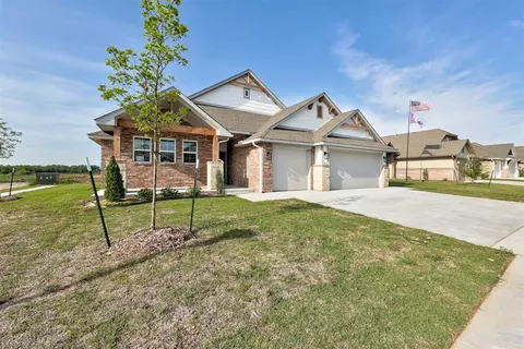 11008 NW 19 St, Yukon, OK 73099
