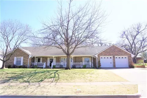2205 Cardinal St, Ponca City, OK 74604