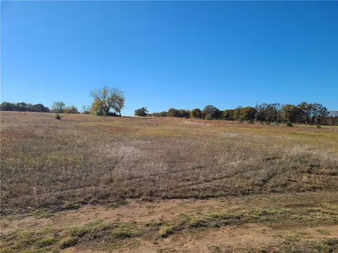 2 Victory Ln, Prague, OK 74864