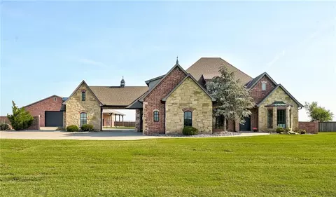 677 W Center Rd, Goldsby, OK 73093