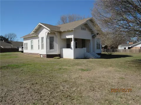 710 S Taylor St, Wynnewood, OK 73098