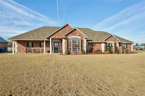 1607 Excaliber Dr, Tuttle, OK 73089 photo 3