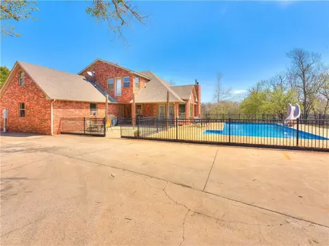 1211 N Morgan Rd, Tuttle, OK 73089 photo 4