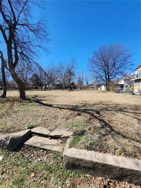 548 N Kickapoo, Shawnee, OK 74801 photo 2