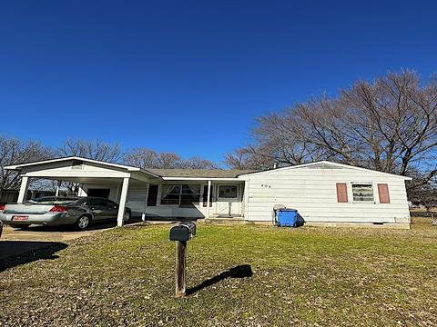 405 Miles Ave, Checotah, OK 74426 photo 1